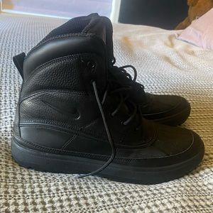 NIKE ACG Woodside II Boots - Men’s Size 10